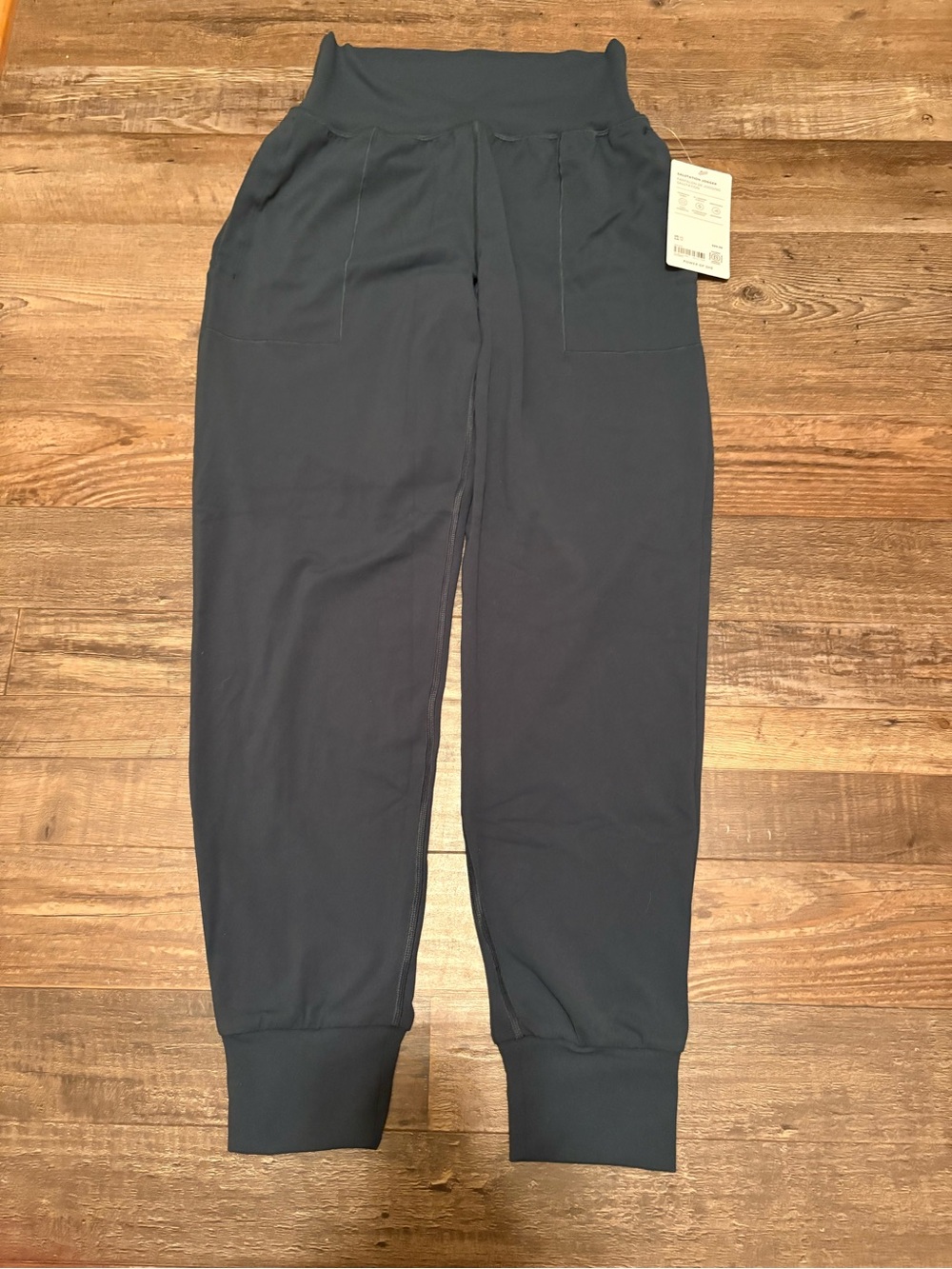 NWT Athleta women’s salutation joggers size XS